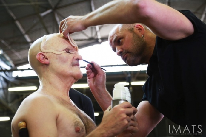 中國(guó)首位入圍IMATS大(dà)賽的(de)特效化(huà)妝師(shī)！