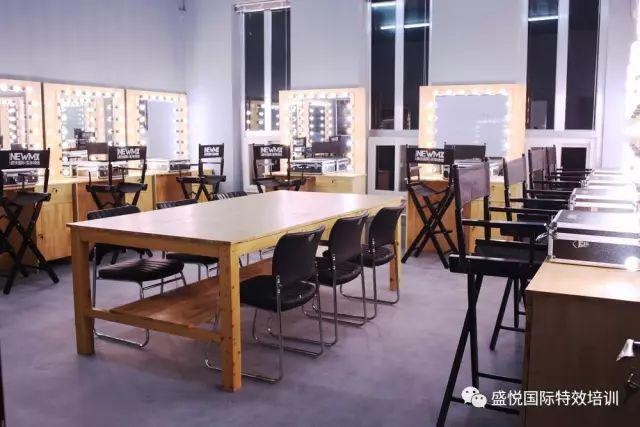 中國(guó)首位入圍IMATS大(dà)賽的(de)特效化(huà)妝師(shī)！