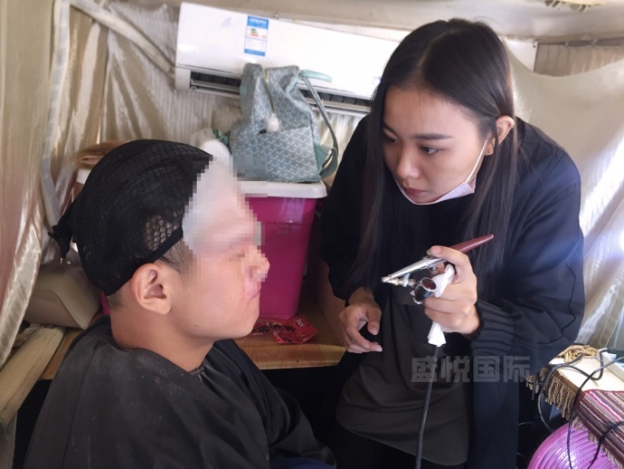 中國(guó)首位入圍IMATS大(dà)賽的(de)特效化(huà)妝師(shī)！