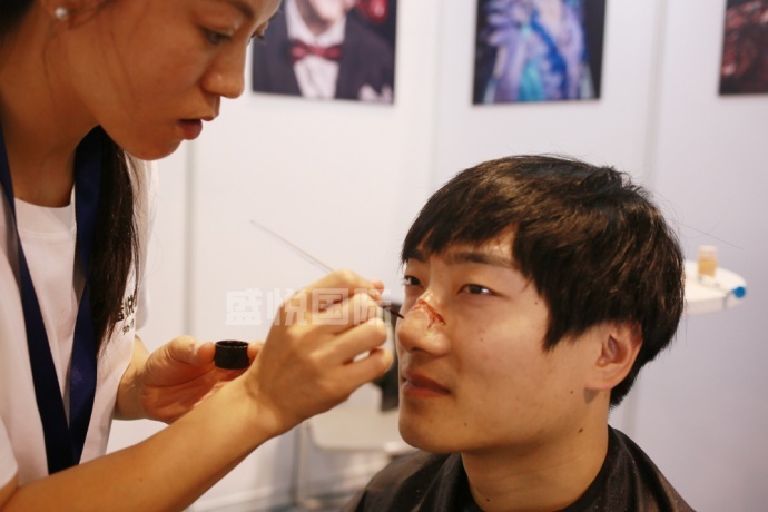 2017SHCC盛況回顧，看(kàn)盛悅國(guó)際現(xiàn)場(chǎng)展示物(wù)理(lǐ)特效化(huà)妝（多(duō)圖來(lái)襲！）