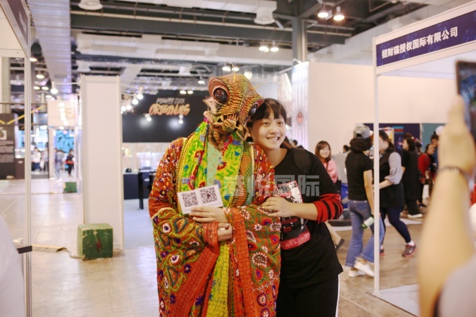 2017SHCC盛況回顧，看(kàn)盛悅國(guó)際現(xiàn)場(chǎng)展示物(wù)理(lǐ)特效化(huà)妝（多(duō)圖來(lái)襲！）