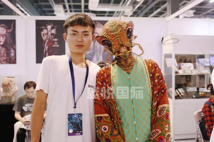 2017SHCC盛況回顧，看(kàn)盛悅國(guó)際現(xiàn)場(chǎng)展示物(wù)理(lǐ)特效化(huà)妝（多(duō)圖來(lái)襲！）