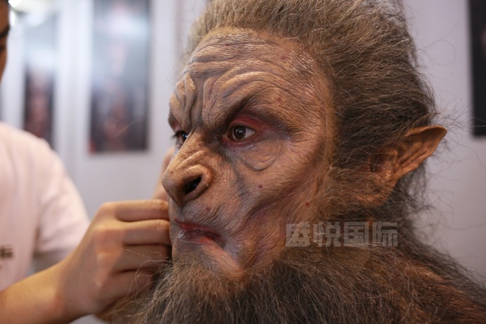 2017SHCC盛況回顧，看(kàn)盛悅國(guó)際現(xiàn)場(chǎng)展示物(wù)理(lǐ)特效化(huà)妝（多(duō)圖來(lái)襲！）