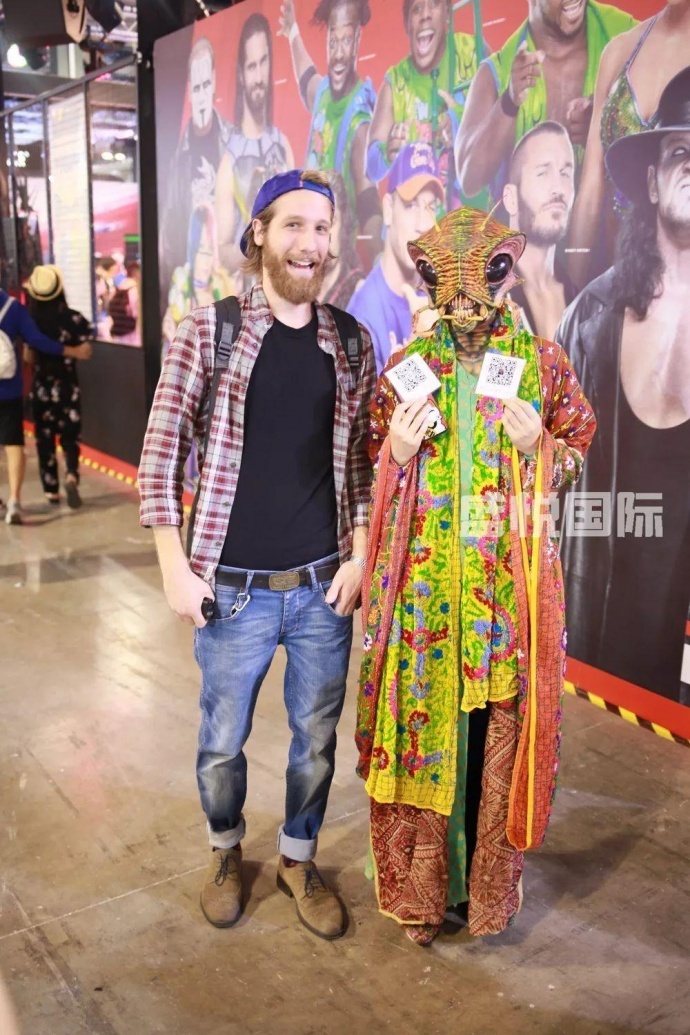 2017SHCC盛況回顧，看(kàn)盛悅國(guó)際現(xiàn)場(chǎng)展示物(wù)理(lǐ)特效化(huà)妝（多(duō)圖來(lái)襲！）